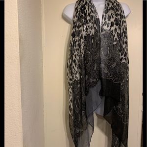 Stunning scarf, versatile!